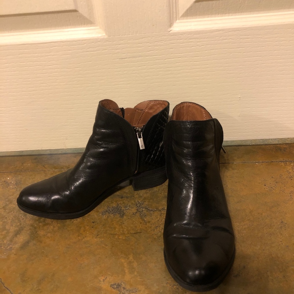 Lucky Brand Quilted Zip Bootie SZ 8.5